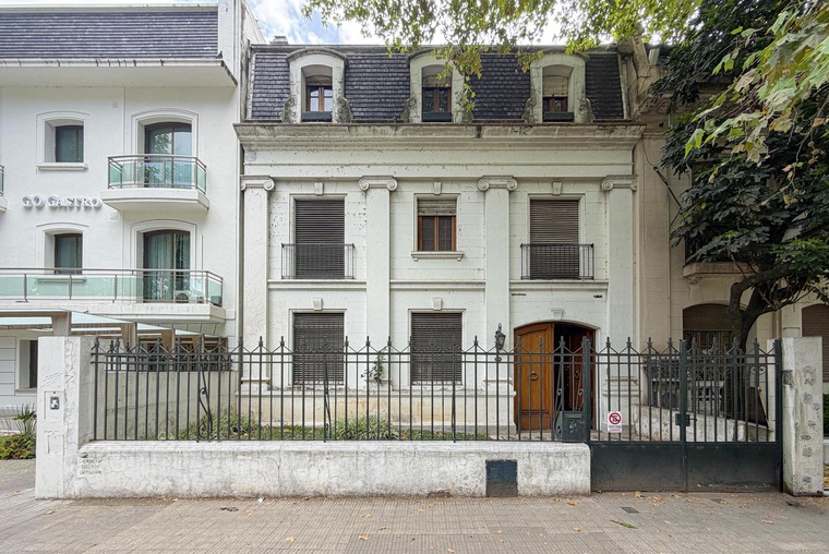 Casona comercial en la mejor zona para instituciones de Rosario