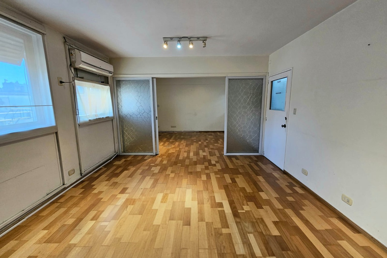 ATENCION MICROCENTRO.  Edificio Travella. Oficina 35 m2. Baño privado. Sarmiento - Córdoba
