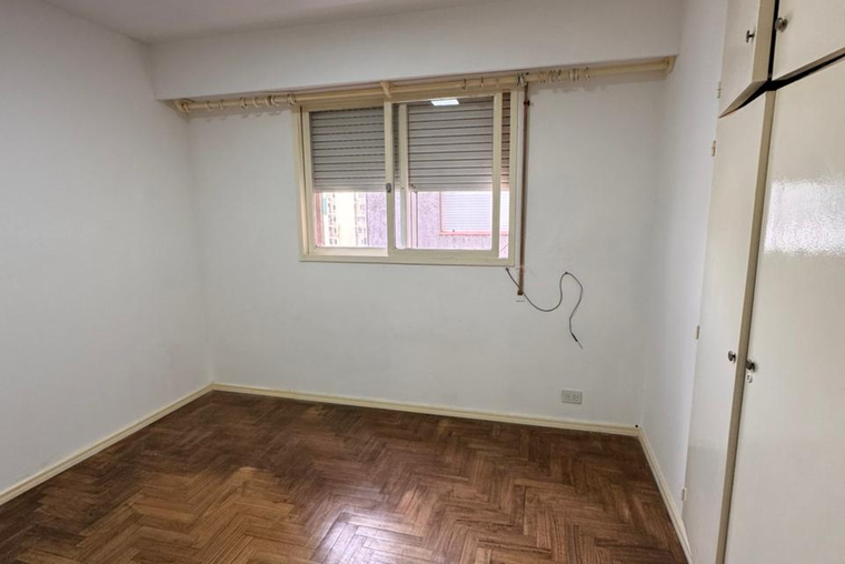 Dueño alquila un dormitorio luminoso