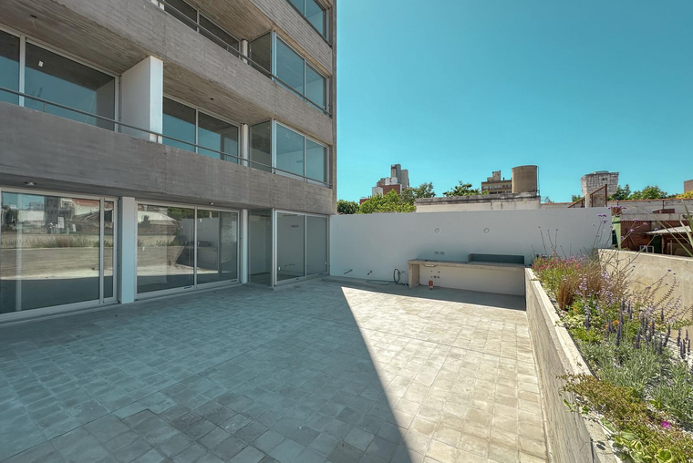 Departamento de 2 dormitorios a estrenar con patio y parrillero en Abasto