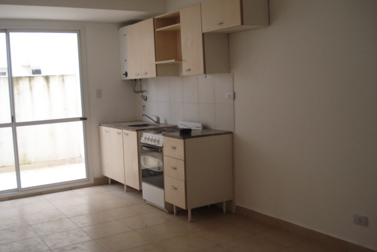San Martín 2200, ALQUILER MONOAMBIENTE PB, con PATIO $250000