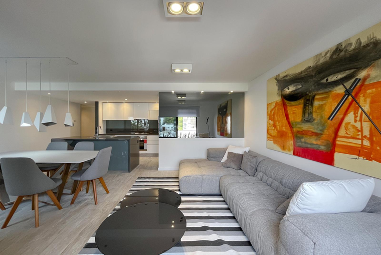 Departamento de 2 dormitorios, cochera y amenities en Lourdes