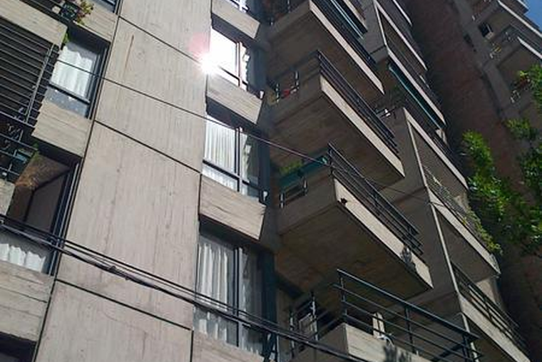 Rodríguez 1000 - 3º Piso. Balcón. Externo. Living comedor. Cocina sectorizada, espacio lavarropas.