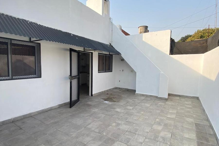 ALQUILER CASA DE DOS DORMITORIOS CON PATIO  Y TERRAZA - ROSARIO