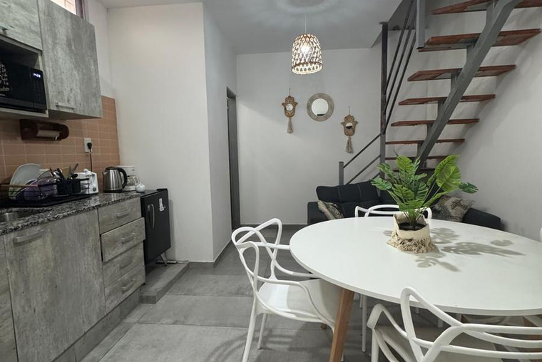 ENCANTADOR DÚPLEX DE 1 DORMITORIO AMOBLADO EN EL CORAZÓN DE BARRIO ECHESORTU