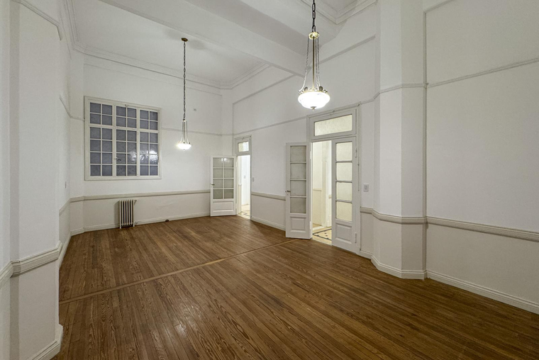 Departamento de 2 dormitorios con patio en el Palacio Fuentes