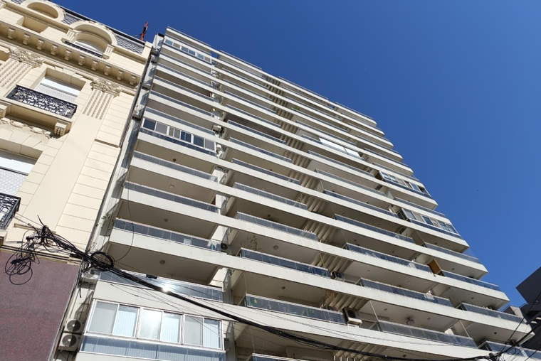 Departamento en venta 2 dormitorios vista parcial río - Cochera y baulera - Rosario Martin