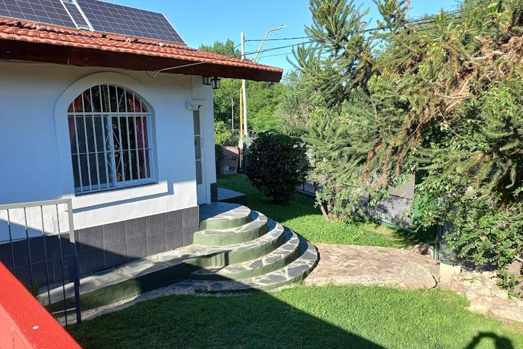 OPORTUNIDAD EN CARLOS PAZ Chalet Frente A Rio San Antonio Todos Los Servicios