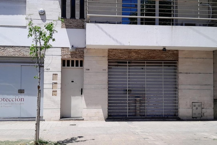 CASA DE TRES PLANTAS   LOCAL COMERCIAL VENTA IDEAL INVERSION ABASTO ROSARIO