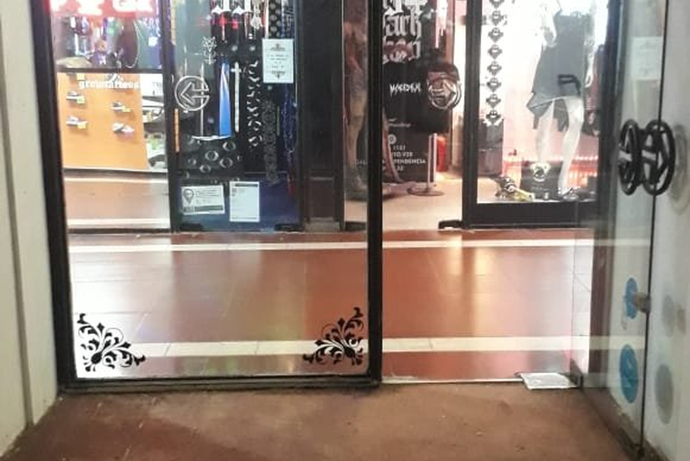 SARMIENTO 922 - LOCAL COMERCIAL -