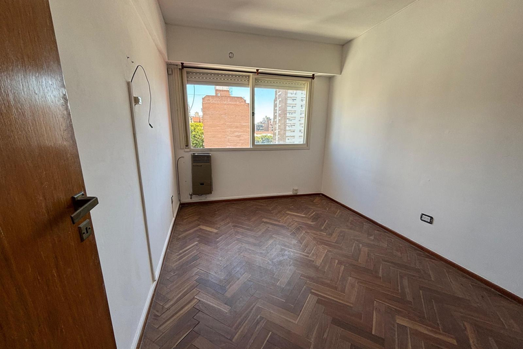 AMPLIO. PARAGUAY 100. Cocina comedor. Placard.