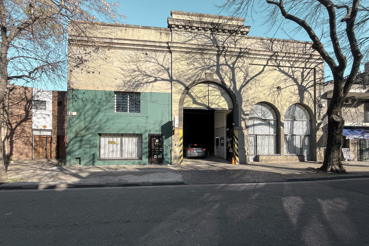Galpón de cocheras con 1.200m² en Barrio Abasto