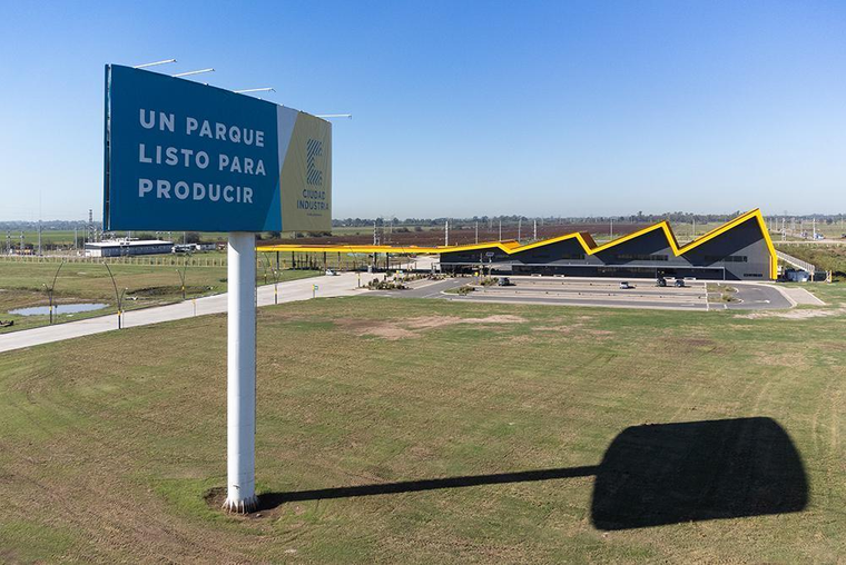 CIUDAD INDUSTRIA. AUTOP ROSARIO - CORDOBA. Naves de Calidad.. 500 m2. Servicios. Financiación.