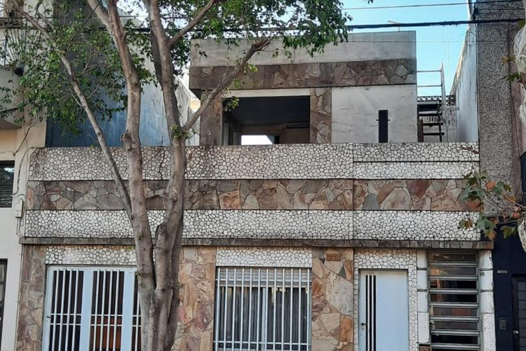 Amplia Casa Barrio Echesortu, en venta