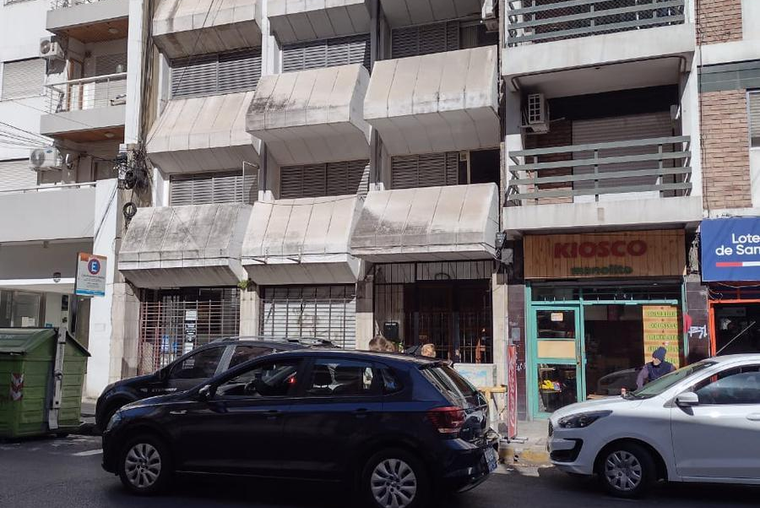 Tucumán 1400 - 7º Piso. Balcón. Externo. Living comedor. Cocina independiente. Placares.