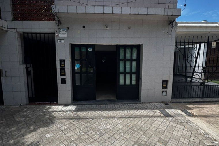 ITALIA 3100. Zona edificios. Local comercial. 29 m2. Baño. Servicios.