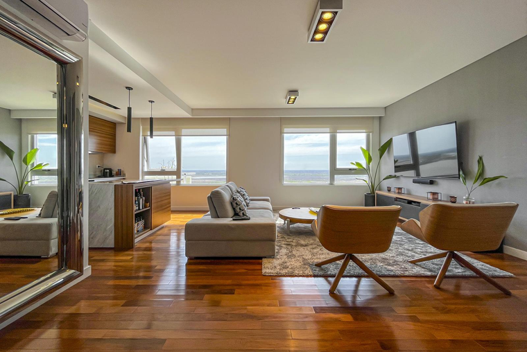 Departamento de 2 dormitorios con cochera y vista al río en Maui, Puerto Norte