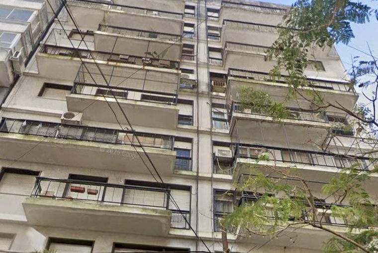 AMPLISIMO CONTRAFRENTE. Gran living comedor. Placard completo. Lavadero. Urquiza 1470.