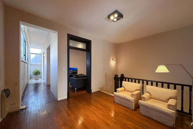 Casa en planta alta con 2 o 3 dormitorios, patio y terraza en Abasto