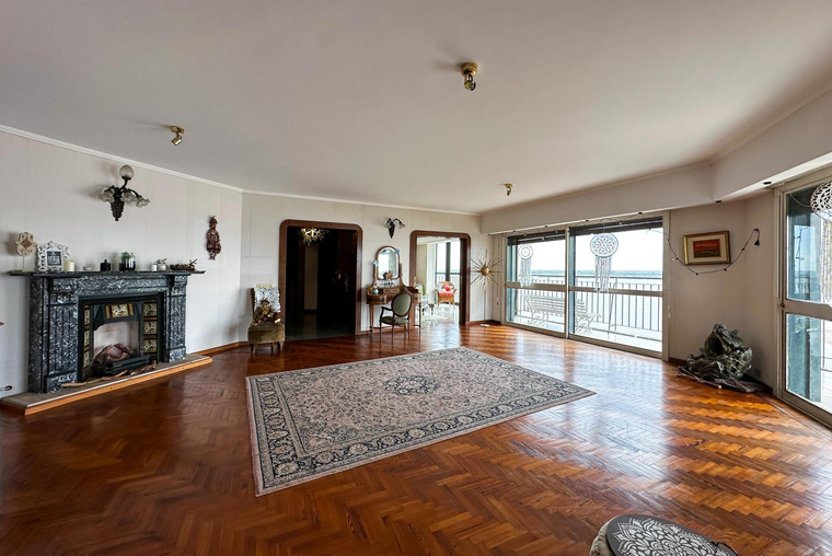 Departamento piso exclusivo con 5 dormitorios, vista al rio y cochera