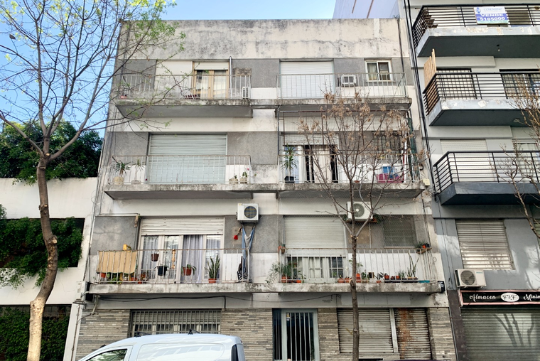 ATENCION ALQUILO. Living comedor. Cocina. España - Mendoza. Muy luminoso y ventilado.