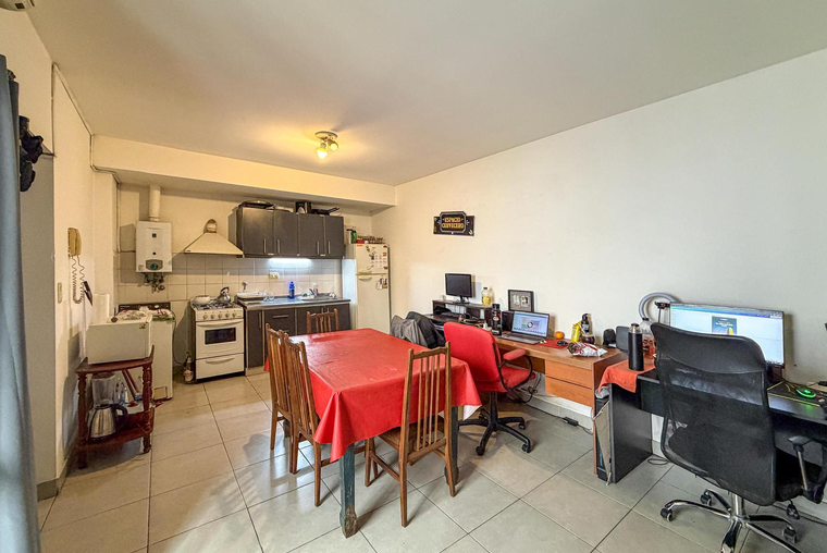 Departamento de 1 dormitorio de pasillo con terraza exclusiva en el Centro