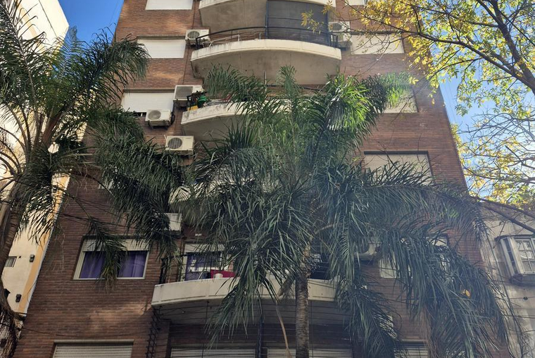 PTE. ROCA 1400. Contrafrente. Balcón. 35 m2. 17 años.