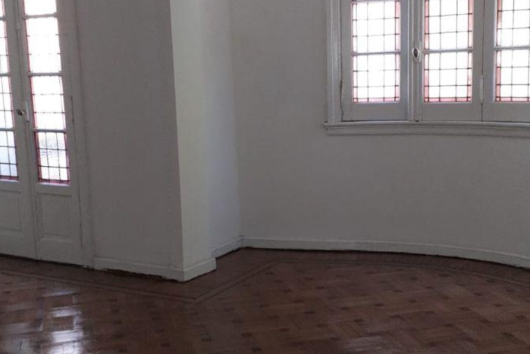 Rioja 1800. Piso exclusivo. Amplio. Señorial. Living comedor. Escritorio. Comodín. 187 m2.