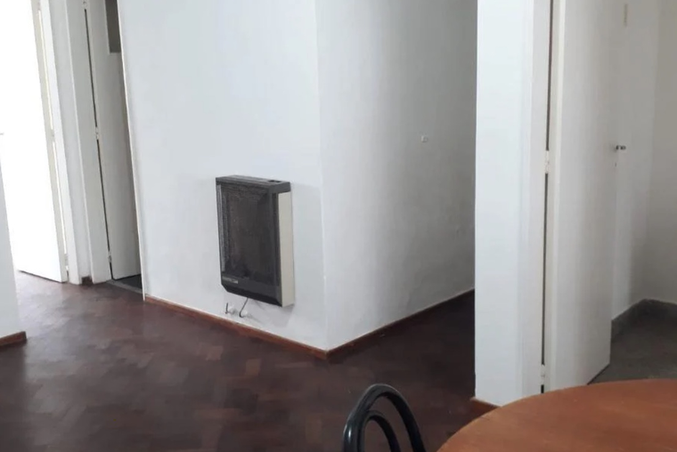 Urquiza 1700. Balcón. Contrafrente. Living comedor. Cocina independiente.