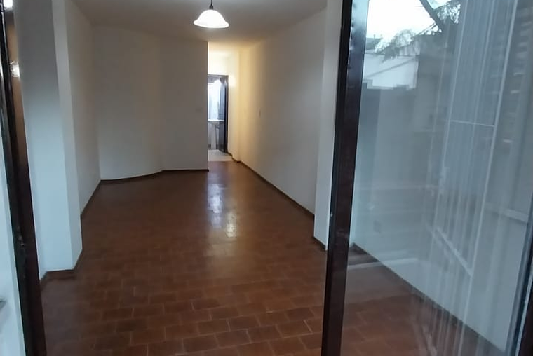 Excelente ubicación, primer piso, balcón al frente, ascensor, bajas expensas