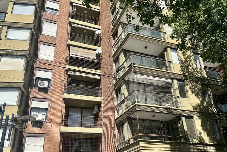 AMPLIO. DORREGO 1000. Construcción FUNDAR. Semipiso. Balcón. Frente / Contrafrente.