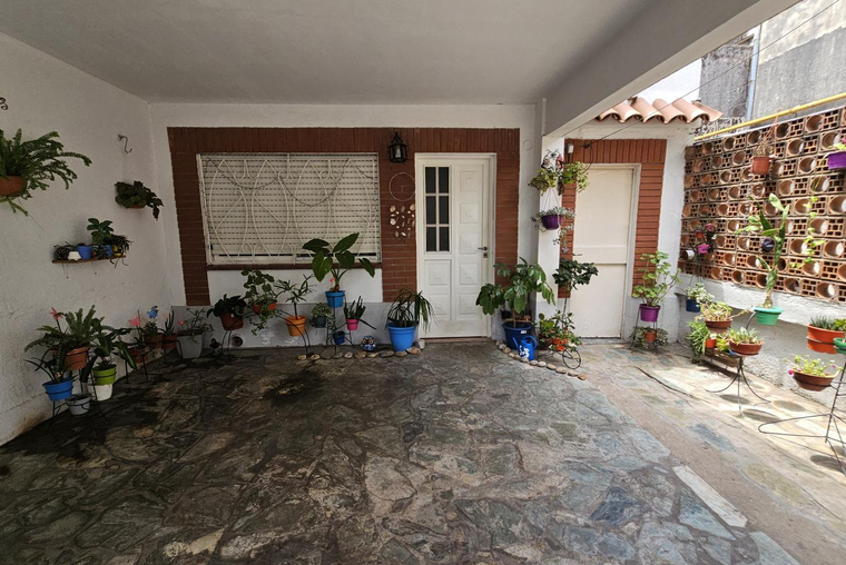 CASA DE DOS DORMITORIOS VENTA TERRAZA EXCLUSIVA C/PARRILLERO INDUSTRIAL ROSARIO