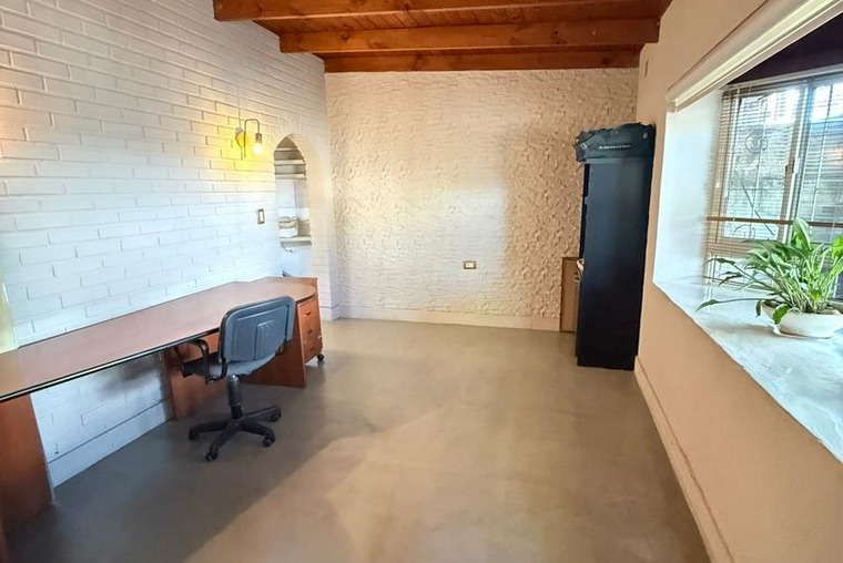 Casa de 3 dormitorios  con cochera, en la Florida