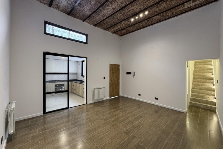 Casa de pasillo con 2 dormitorios, 3 baños y terraza exclusiva en Pichincha