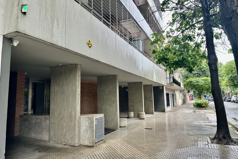 AMPLIO. AMOBLADO. EXCELENTE ESTADO. ZONA UCA. Iriondo 1200. Balcón.