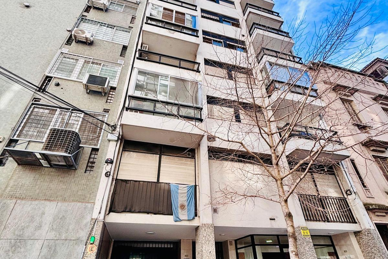 1 DE MAYO 900. Vista al río. 121 m2. Piso exclusivo. Cochera.