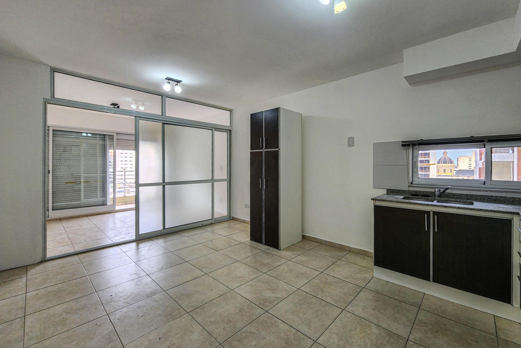 Departamento monoambiente divisible con balcón en el centro