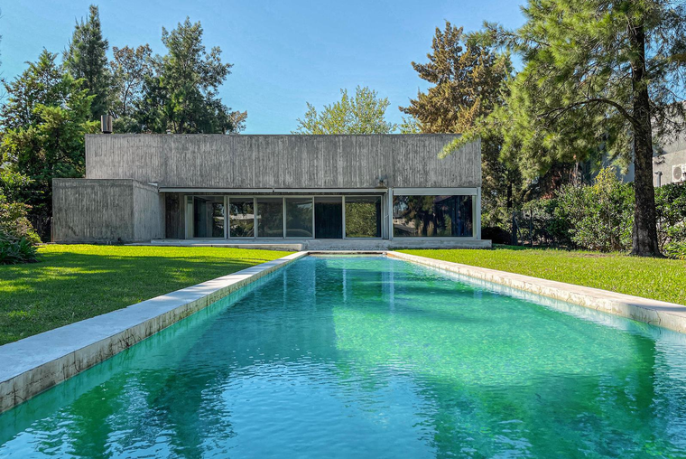 Casa de diseño con 3 dormitorios y terreno de 1.500m² en el Country Aldea Lago