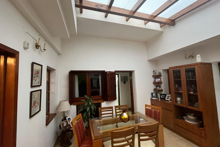 CASA DE DOS PLANTAS Y 3 DORMITORIOS  VENTA TERRAZA CON PARRILLERO ECHESORTU ROSARIO