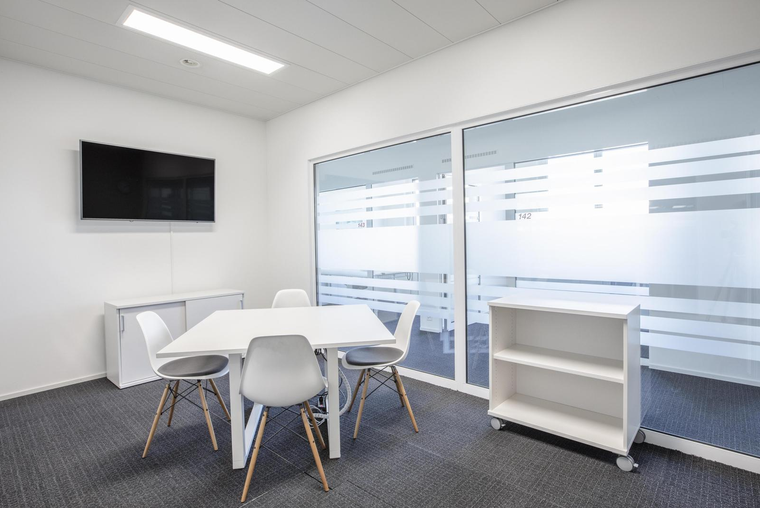 Alquiler de oficinas corporativas de espacio abierto para 10 personas en Montevideo, Carrasco Valley