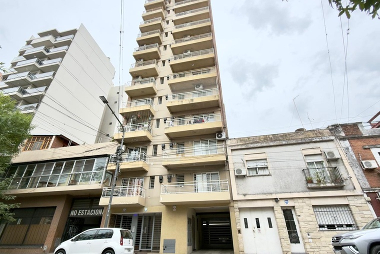 DEPARTAMENTO DE 2 DORMITORIOS VENTA SEMIPISO PICHINCHA ROSARIO