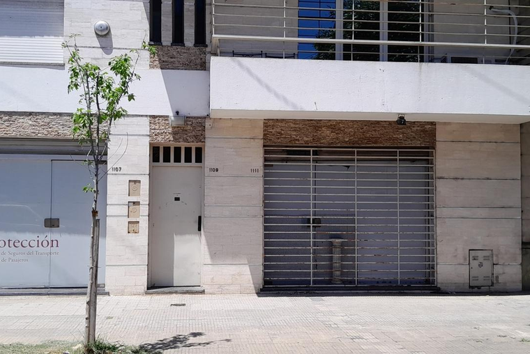 CASA DE TRES PLANTAS   LOCAL COMERCIAL VENTA IDEAL INVERSION ABASTO ROSARIO