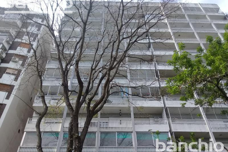 Av. Pellegrini 700 - 7º Piso. Amplios balcones. Externo. Living comedor. Cocina separada. Cocheras.