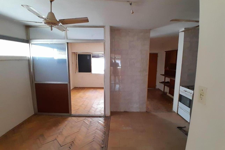 Juan Manuel de Rosas 1466. Living comedor. Pisos parquet. Placares.