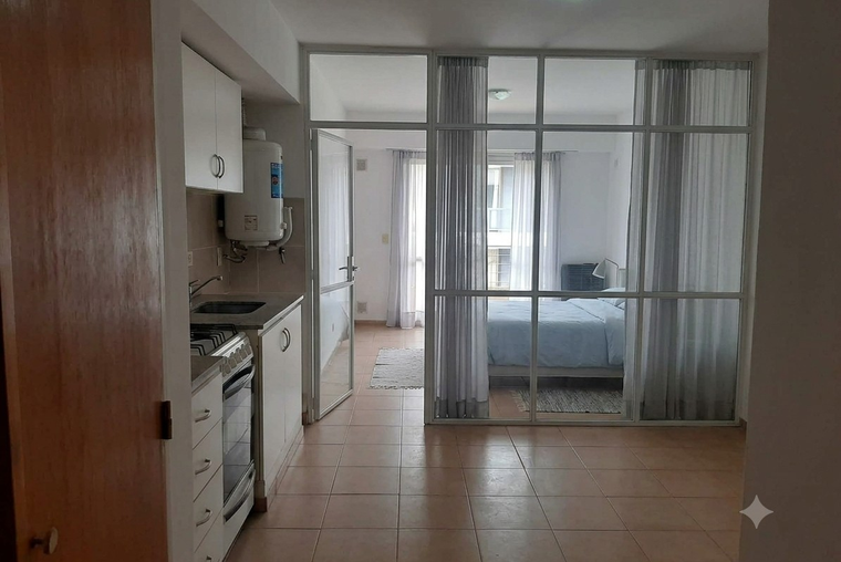 MONOAMBIENTE DIVISIBLE CON AMPLIO BALCON AL FRENTE