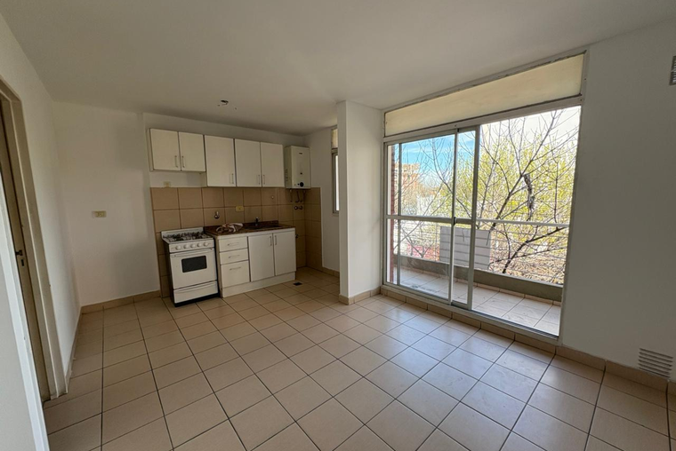 Próximo a Medicina.Un dormitorio ,balcon al frente