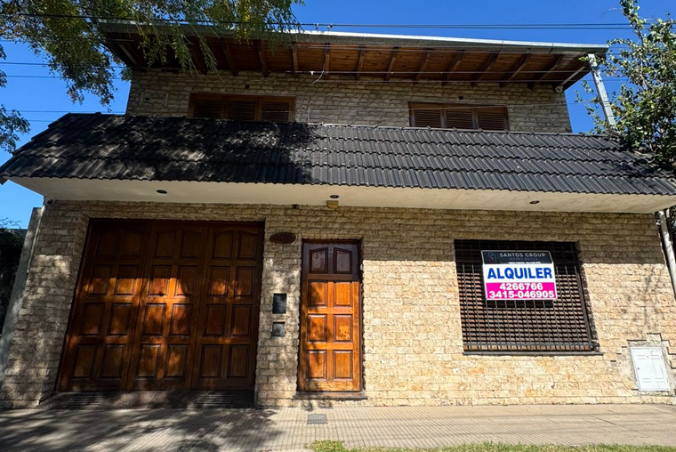 Casa con jardin y parrillero