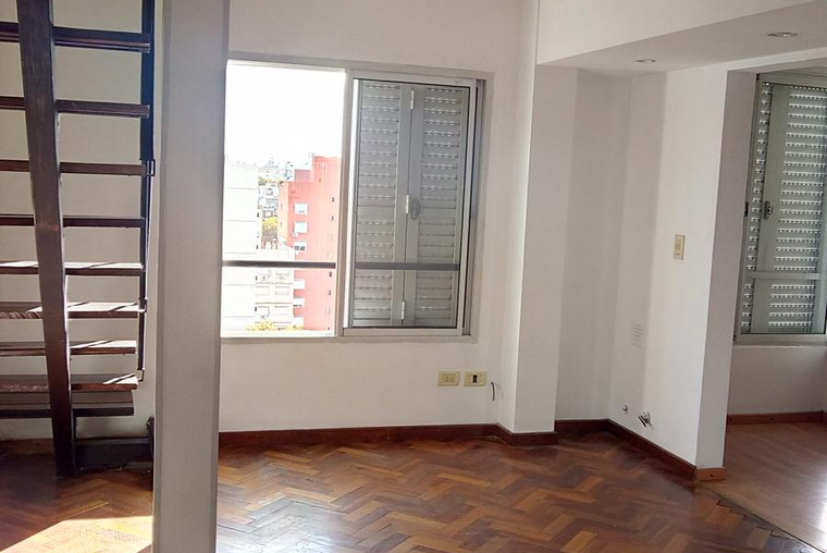 ALQUILER - Bv. Oroño / Santa Fe - 1 dorm - Dúplex