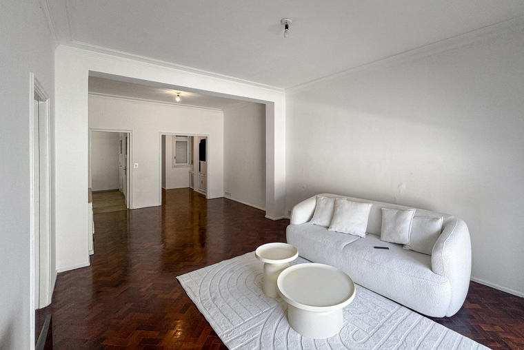 Departamento señorial de 3 dormitorios más comodín y cochera