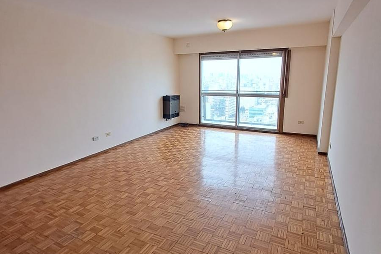 Pellegrini 1400. Vista panorámica. Luminoso. Amplio living comedor. Lavadero independiente. 2 baños.